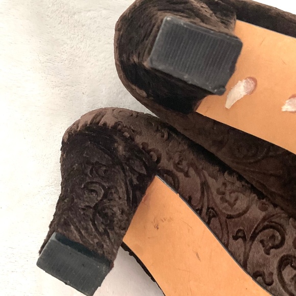 BROWN MARGARET J VINTAGE FLORAL VELVET BLOCK HEEL PUMPS SZIE 8 - Picture 10 of 14